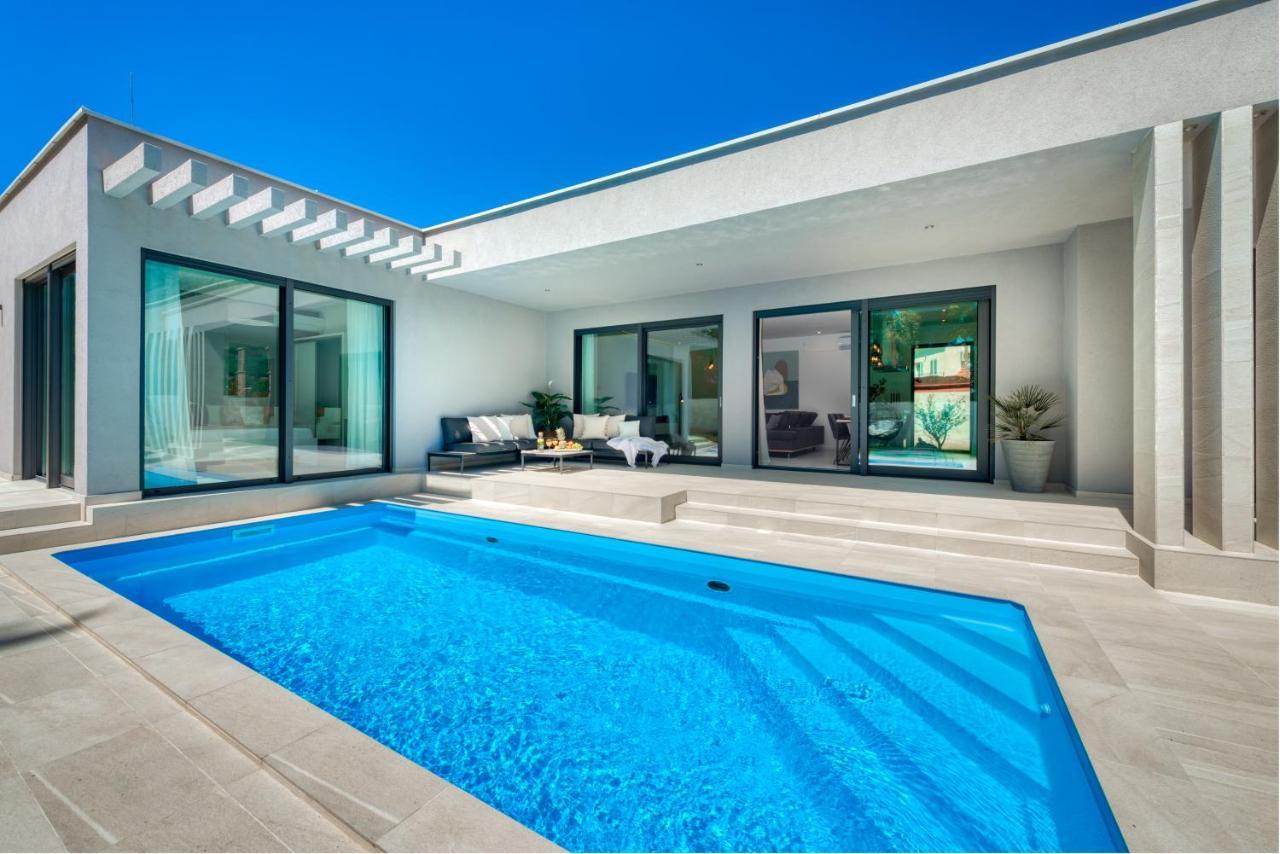 Villa Oasis - Your Luxury Home Away From Home Celopeci Exterior photo