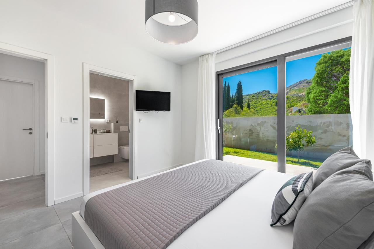 Villa Oasis - Your Luxury Home Away From Home Celopeci Exterior photo