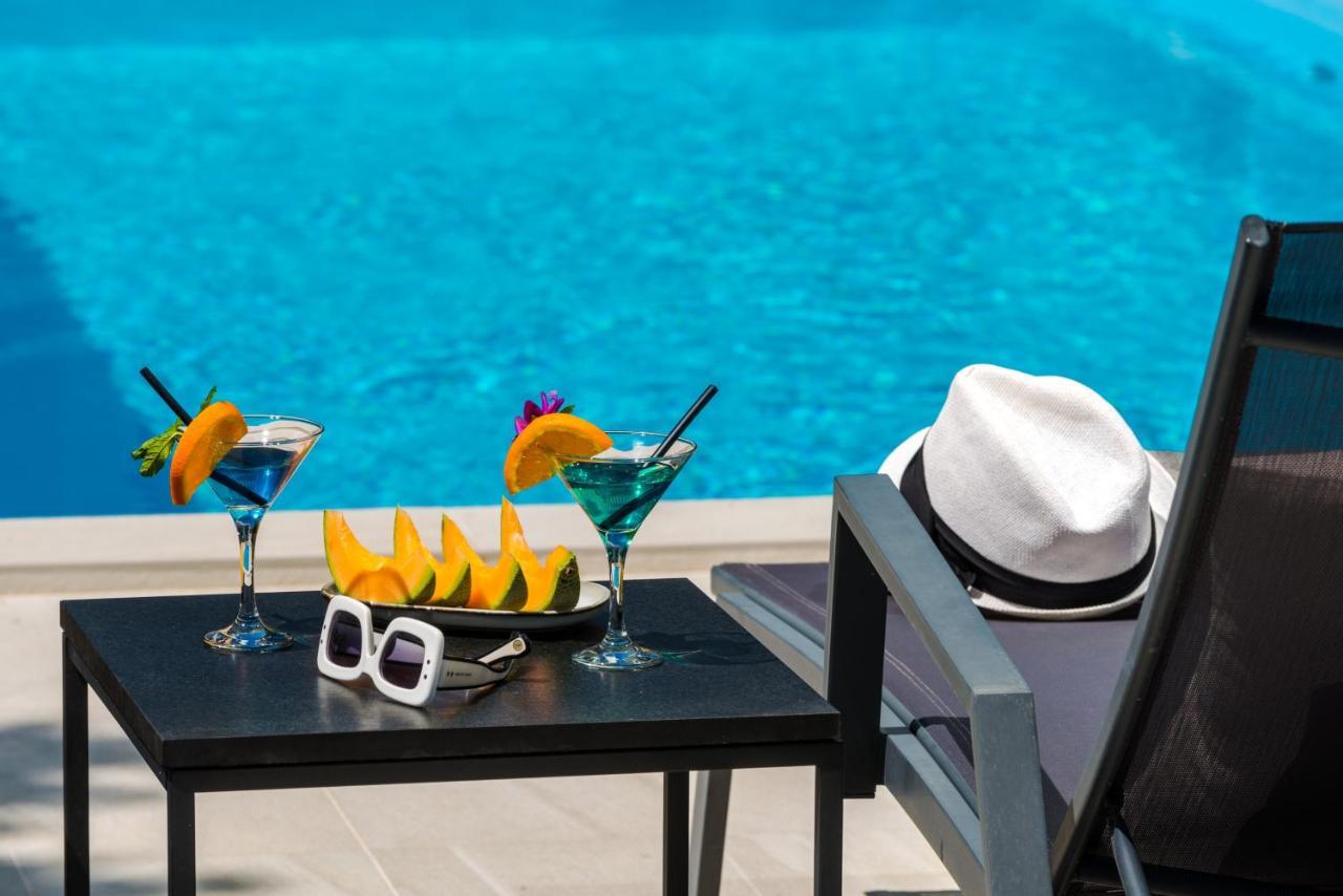 Villa Oasis - Your Luxury Home Away From Home Celopeci Exterior photo